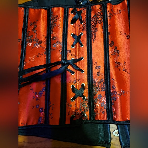 Red Brocade Corset Overbust - Picture 2 of 4